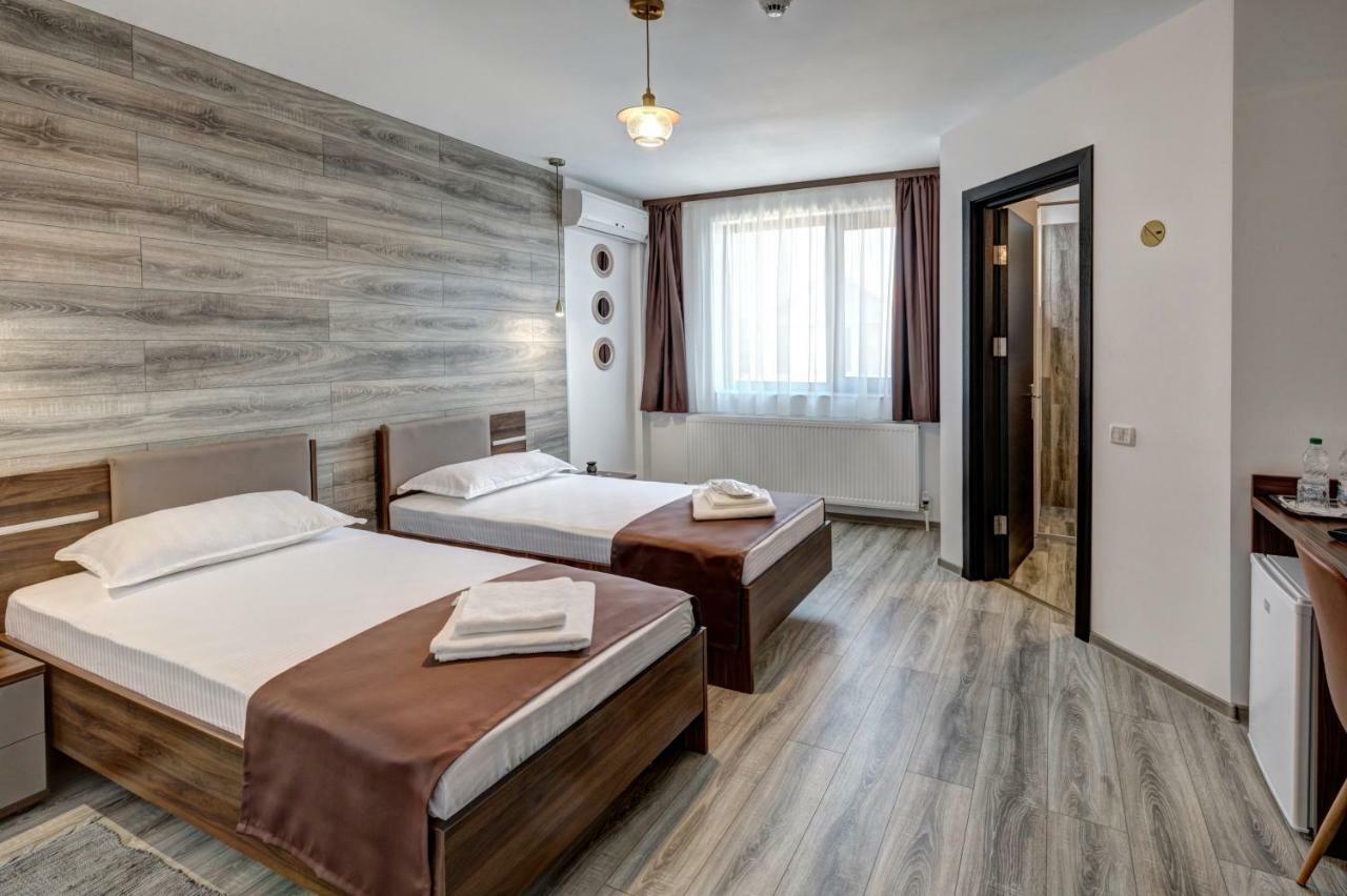 Twin Room,779384382:JPEG
